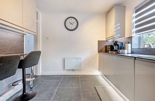 West Cliff Apartment | Chines Charm Stylish 3-Bedroom Bournemouth Beach Apartment