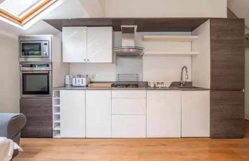 Turnham Green Apartment | Chiswick 3Bed - Garden-BBQ-Smart TV - Kew Gardens