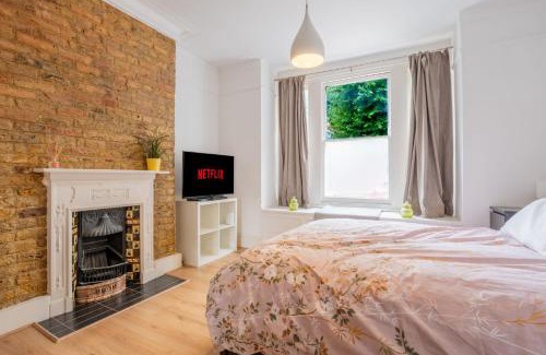 Turnham Green Apartment | Chiswick 3Bed - Garden-BBQ-Smart TV - Kew Gardens