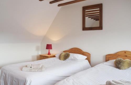 Potter Heigham House | Chive - E4326