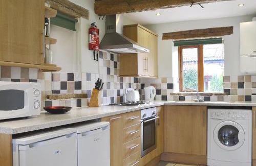 Potter Heigham House | Chive - E4326