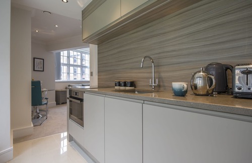 York Apartment | Chocolets - The Foss Suite
