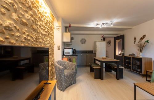 Monein House | Cholena - Domaine Helaku, Monein