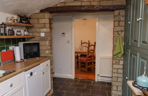 Ruswarp Cottage | CHOLMLEY COTTAGE, pet friendly, character holiday cottage in Ruswarp