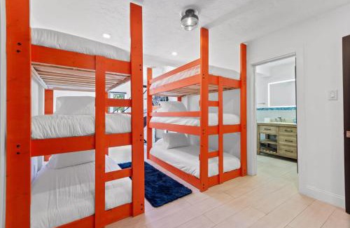 Gainesville House | Chomp House - 0 8m to Stadium Pool Sleeps 16