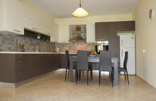 Gramvousa House | Chrissi's house with garden and sea view Zerviana
