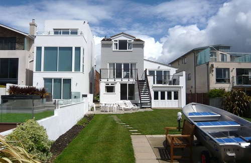 Christchurch Apartment | CHRISTCHURCH RIVERSIDE FLAT- fishing available
