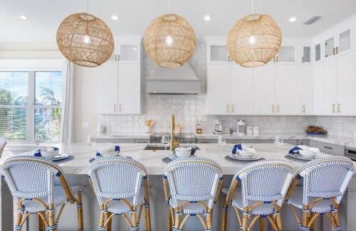 Bradenton Beach House | CHRISTMAS availability!NEW 7 bedroom Beach House, 1 minute to Beach!