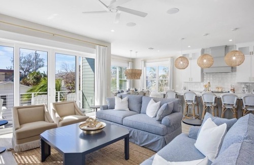 Bradenton Beach House | CHRISTMAS availability!NEW 7 bedroom Beach House, 1 minute to Beach!