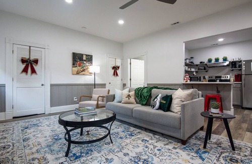 Marthasville House | Christmas Cottage | Hot tub | Fenced yard | Dog-friendly | Limited edition