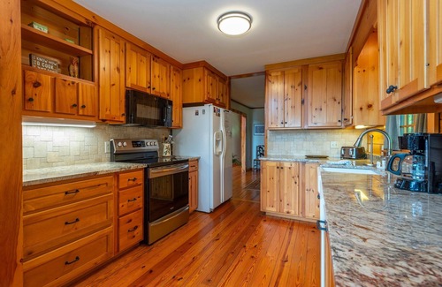 Old Fort Cabin | Christmas Tree Cabin | Secluded Asheville Area Log Cabin with a View!