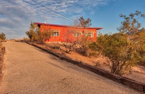 Twentynine Palms House | Chuck's Cabin in a Joshua Tree Community