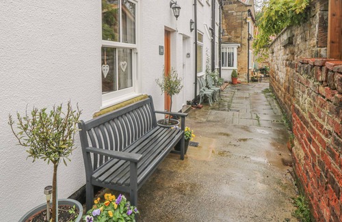 Swainby Cottage | CHUCKLE COTTAGE, pet friendly, character holiday cottage in Swainby