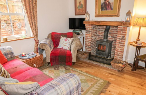Swainby Cottage | CHUCKLE COTTAGE, pet friendly, character holiday cottage in Swainby