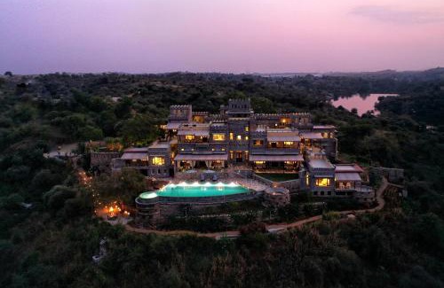 Menar Hotel | Chunda Shikar Oudi