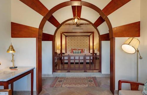 Menar Hotel | Chunda Shikar Oudi