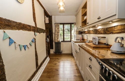 Bushley Cottage | CHURCHEND COTTAGE, family friendly, with open fire in Tewkesbury