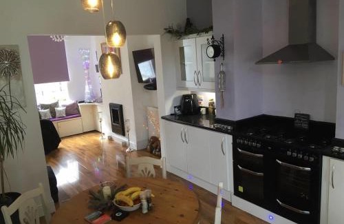 Darlington House | ChurchEndCottage-2BR-Sleeps4-PetsOK-Parking