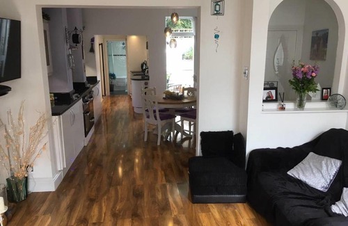 Darlington House | ChurchEndCottage-2BR-Sleeps4-PetsOK-Parking