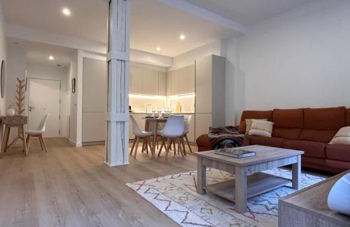 San Sebastian Centro Apartment | Churruca apartment with terrace