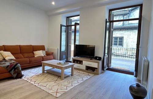 San Sebastian Centro Apartment | Churruca apartment with terrace