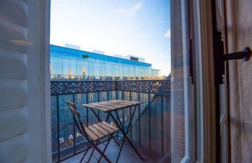 Paris City Center Apartment | CIA - flat in Paris Louvre museum with balcony