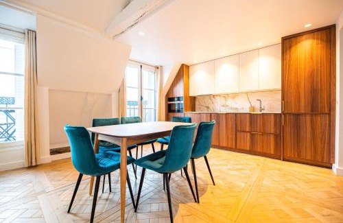 Paris City Center Apartment | CIA - flat in Paris Louvre museum with balcony