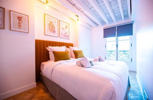 Paris City Center Apartment | CIA - flat in Paris Louvre museum with balcony