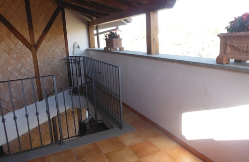 Montelibretti Apartment | Ciliegi in fiore tourist accommodation (view of the Tiber valley) near Rome