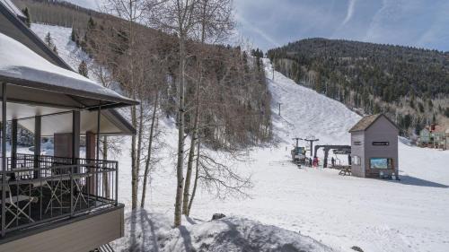Telluride House | Cimarron Lodge 7 by AvantStay Ski-InSki-Out Property in Complex w Two Hot Tubs