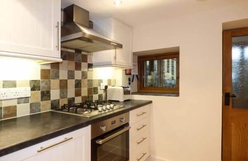 Levens Cottage | CINDERBARROW COTTAGE, family friendly, with a garden in Levens