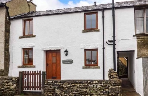 Levens Cottage | CINDERBARROW COTTAGE, family friendly, with a garden in Levens