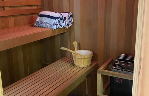 Salem Apartment | Cindy's Nook Suite & Sauna hosted by Salemstays.com