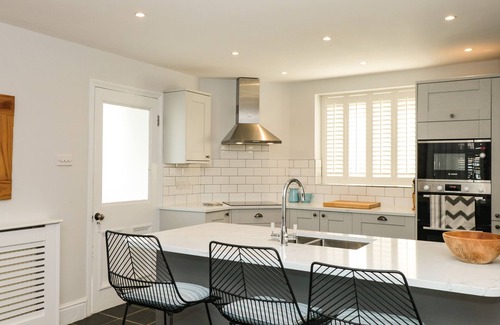 Hope-Cove Cottage | CINDY'S RETREAT, pet friendly, with a garden in Hope Cove