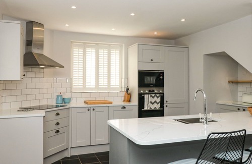 Hope-Cove Cottage | CINDY'S RETREAT, pet friendly, with a garden in Hope Cove