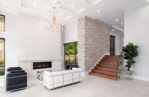 West Vancouver Villa | Cinematic Mansion with Pool and Hot tub