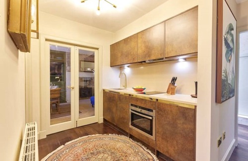 Berwick-upon-Tweed House | Cinnabar: Luxury, Couple's Nook in Historic Walls