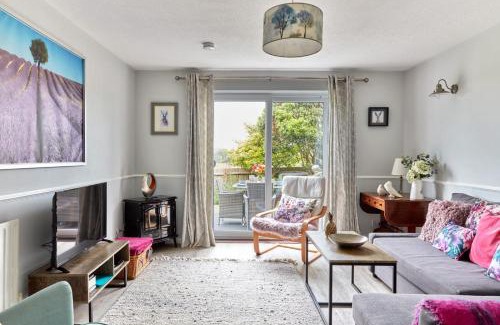 Deal House | Cinque Ports Snug - mins from Sea & Golf Course
