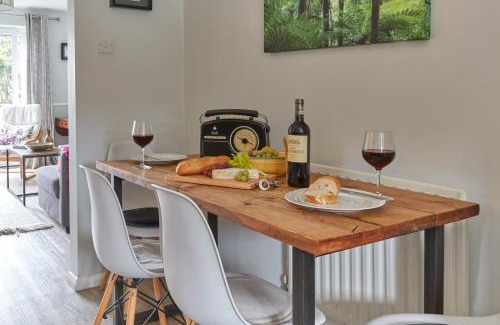 Deal House | Cinque Ports Snug - mins from Sea & Golf Course