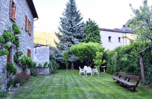 Biescas House | Cirjuana, casa en el centro con agradable jardín y barbacoa BY PIRINEOS 360