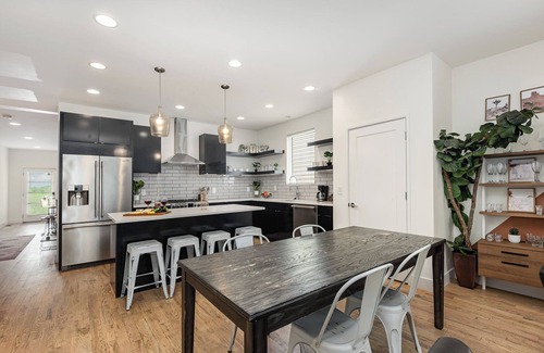 Talbot's Corner Cottage | Citrine-private Patio & Balcony-near Germantown