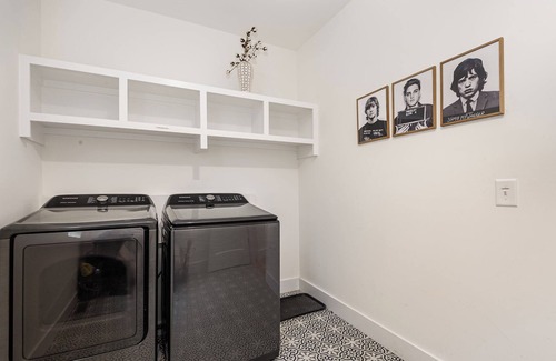 Talbot's Corner Cottage | Citrine-private Patio & Balcony-near Germantown
