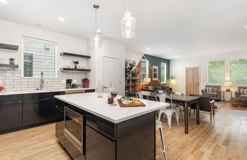 Talbot's Corner Cottage | Citrine-private Patio & Balcony-near Germantown