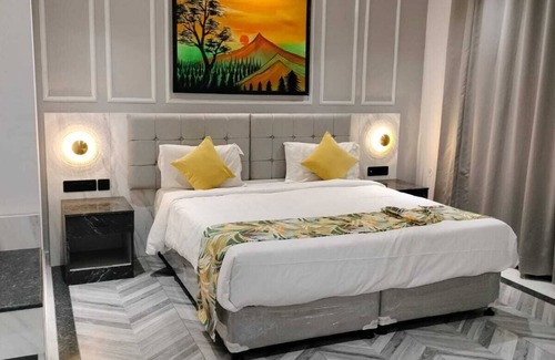 Pachmarhi Resort | Citrus Prime Hill Queen Resort