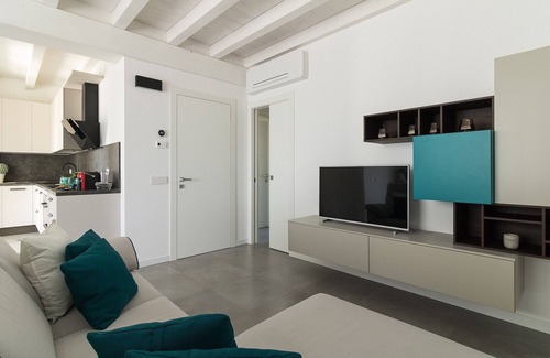 Solarolo Apartment | Cittadella 7 near to the lake with shared pool