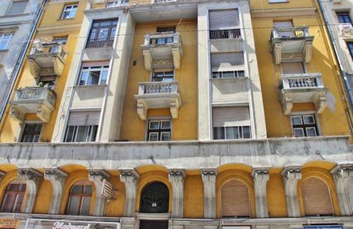 Ujlipotvaros Apartment | City and Calmness