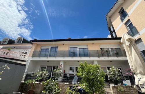 Balatonlelle Apartment | City Apartman ház