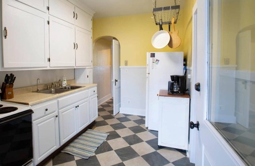 Sturgeon Bay Apartment | City Apartment | In the heart of historic downtown