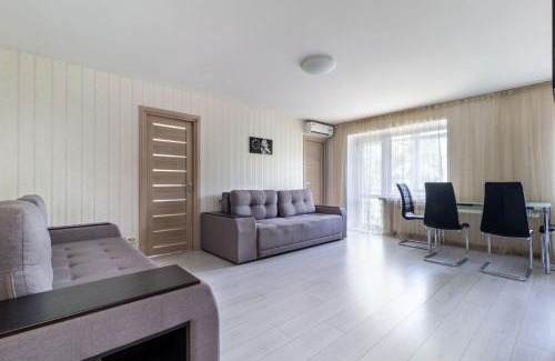 Dnipro Apartment | City Center 2-bedroom apartment