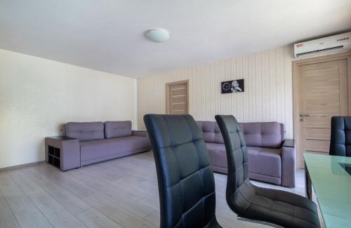 Dnipro Apartment | City Center 2-bedroom apartment